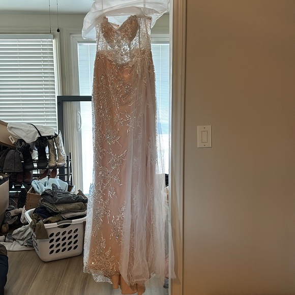 NWT Wedding Dress - Picture 5 of 6